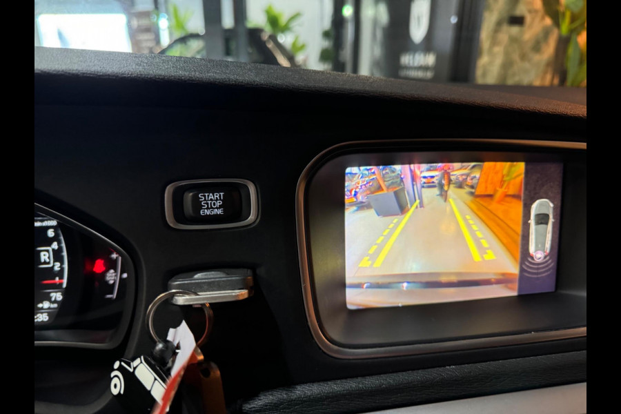 Volvo V40 2.0 T2 Momentum Garantie Camera StoelVW Cruise Clima Navi Bluetooth Led Rijklaar