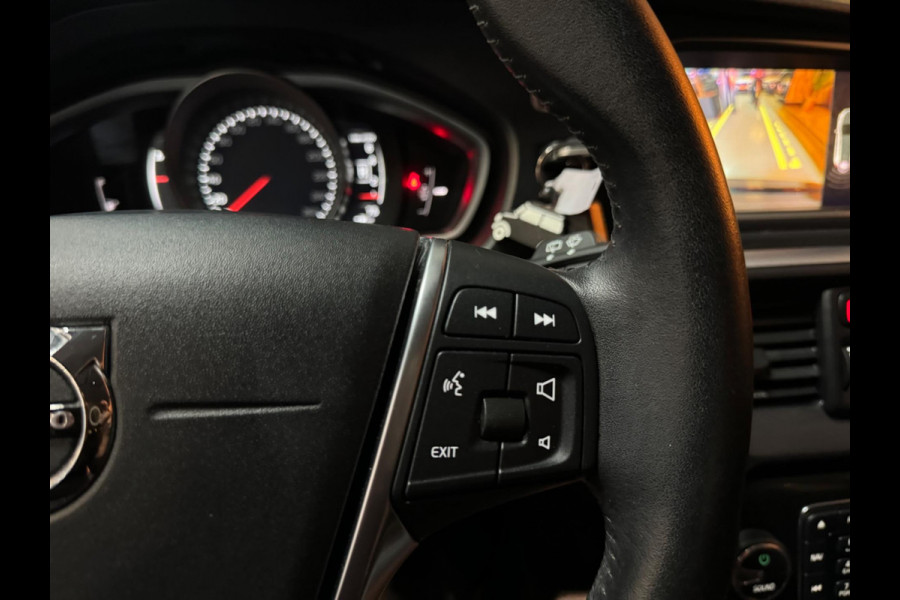Volvo V40 2.0 T2 Momentum Garantie Camera StoelVW Cruise Clima Navi Bluetooth Led Rijklaar