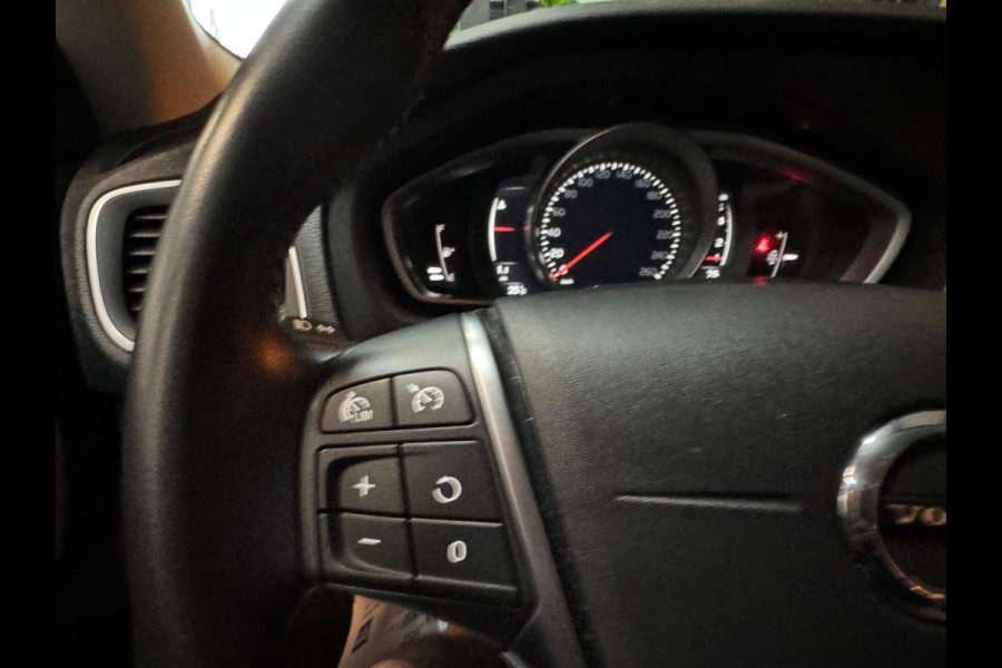 Volvo V40 2.0 T2 Momentum Garantie Camera StoelVW Cruise Clima Navi Bluetooth Led Rijklaar