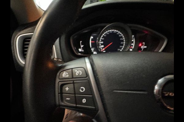 Volvo V40 2.0 T2 Momentum Garantie Camera StoelVW Cruise Clima Navi Bluetooth Led Rijklaar