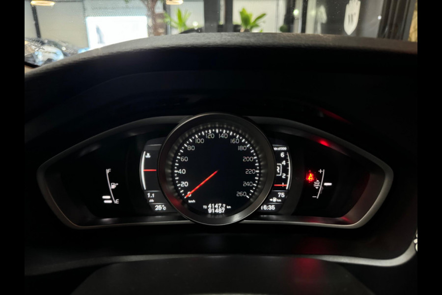 Volvo V40 2.0 T2 Momentum Garantie Camera StoelVW Cruise Clima Navi Bluetooth Led Rijklaar