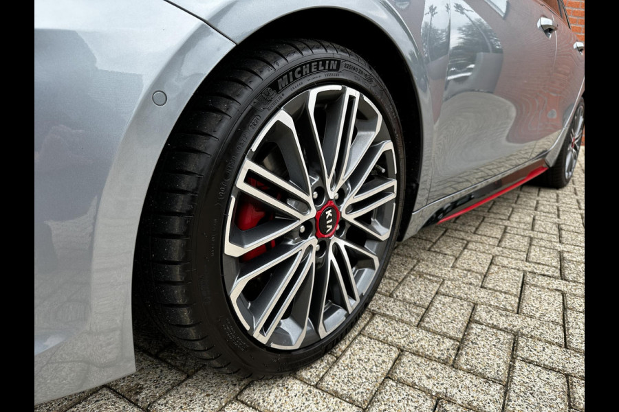 Kia ProCeed 1.6 T-GDi 204pk Automaat GT Kia ProCeed 1.6 T-GDi GT Navigatie Climate Control Electrisch bediendbare achterklep Adaptive Cruise Control Camera Dab Keyless start