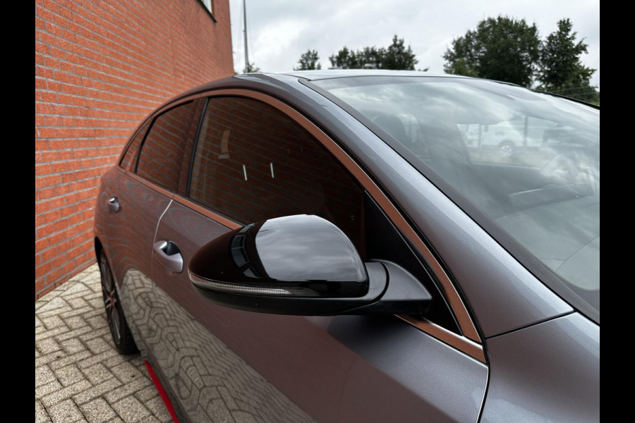 Kia ProCeed 1.6 T-GDi 204pk Automaat GT Kia ProCeed 1.6 T-GDi GT Navigatie Climate Control Electrisch bediendbare achterklep Adaptive Cruise Control Camera Dab Keyless start