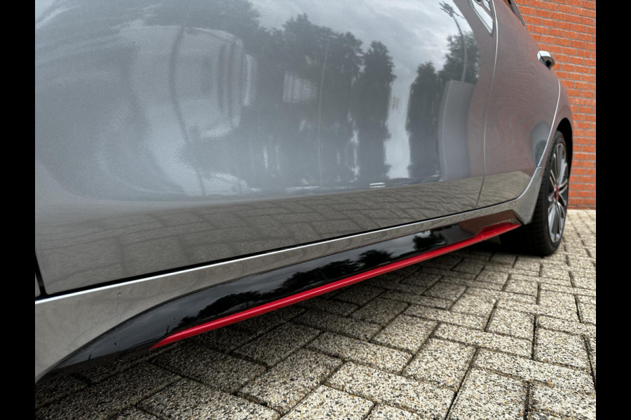 Kia ProCeed 1.6 T-GDi 204pk Automaat GT Kia ProCeed 1.6 T-GDi GT Navigatie Climate Control Electrisch bediendbare achterklep Adaptive Cruise Control Camera Dab Keyless start
