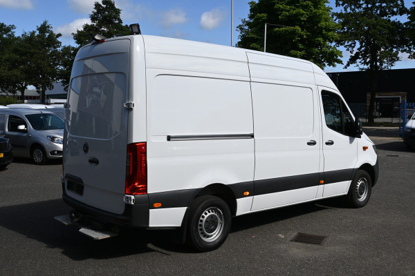 Mercedes-Benz Sprinter 319 CDI 3.0 V6 L2H2 3500 kg Trekhaak, Standkachel, MBUX navigatie en camera, Geveerde stoelen
