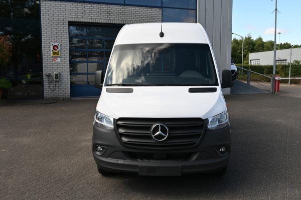 Mercedes-Benz Sprinter 319 CDI 3.0 V6 L2H2 3500 kg Trekhaak, Standkachel, MBUX navigatie en camera, Geveerde stoelen