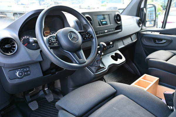 Mercedes-Benz Sprinter 319 CDI 3.0 V6 L2H2 3500 kg Trekhaak, Standkachel, MBUX navigatie en camera, Geveerde stoelen