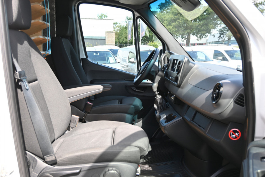 Mercedes-Benz Sprinter 319 CDI 3.0 V6 L2H2 3500 kg Trekhaak, Standkachel, MBUX navigatie en camera, Geveerde stoelen