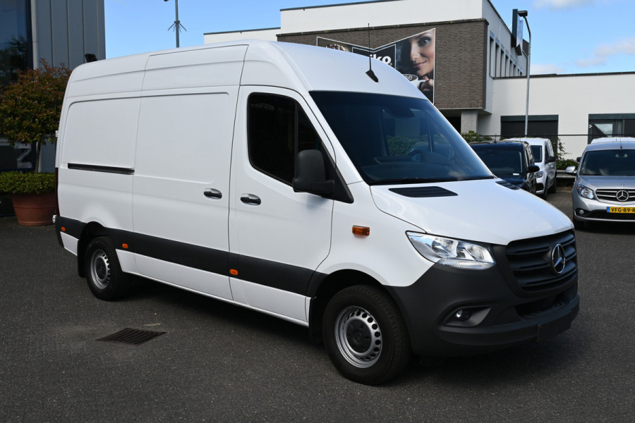 Mercedes-Benz Sprinter 319 CDI 3.0 V6 L2H2 3500 kg Trekhaak, Standkachel, MBUX navigatie en camera, Geveerde stoelen
