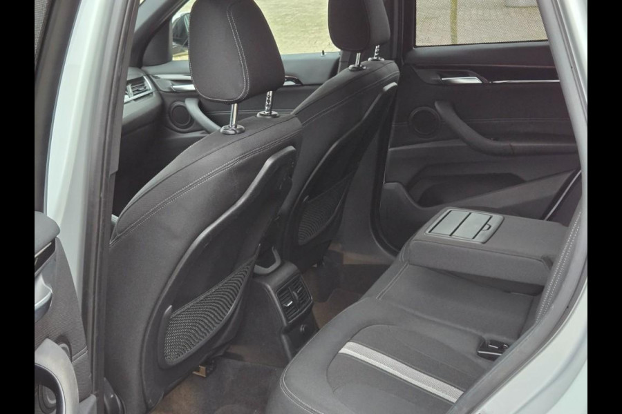 BMW X1 SDRIVE18I SPORTLINE | SPORTSTOELEN | NAVIGATIE | CAMERA | ELEKTR. KOFFERKLEP |