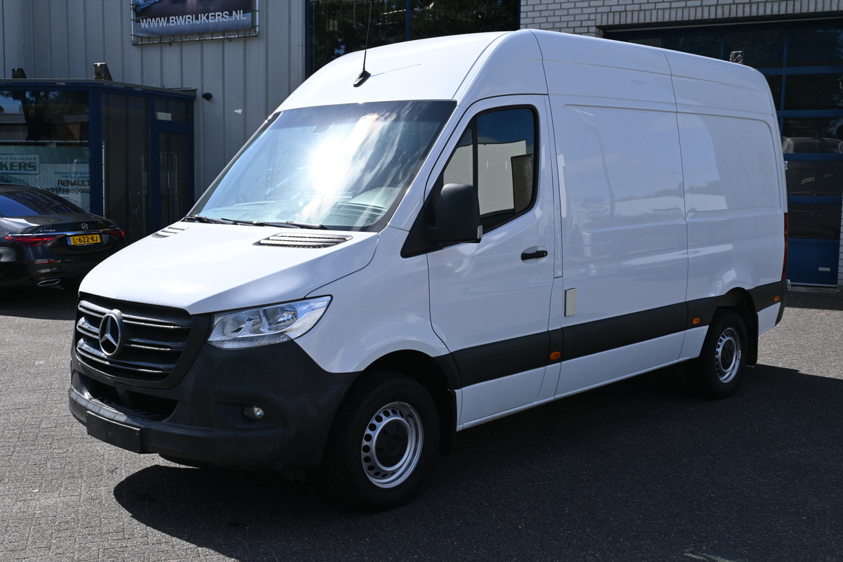 Mercedes-Benz Sprinter 316 CDI L2H2 2800 KG trekhaak, MBUX navigatie met camera, Geveerde stoelen