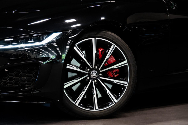 Jaguar F-Type P575 AWD R 75 *Panorama / Stoelventilatie / Sport-uitlaat / Meridian / Memory*
