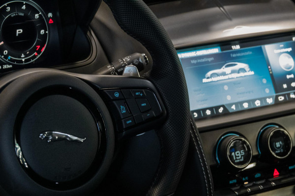Jaguar F-Type P575 AWD R 75 *Panorama / Stoelventilatie / Sport-uitlaat / Meridian / Memory*