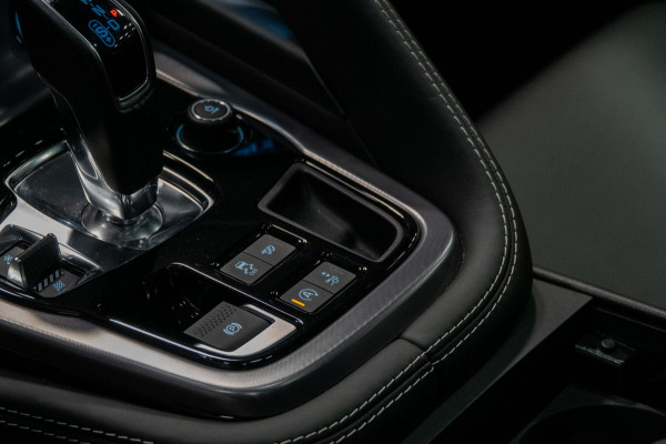 Jaguar F-Type P575 AWD R 75 *Panorama / Stoelventilatie / Sport-uitlaat / Meridian / Memory*