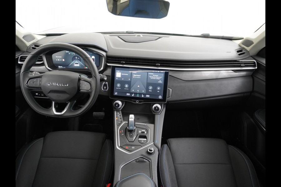 Lynk & Co 01 1.5 PHEV AUT-7 261pk Pano-Schuif-K-dak 20" 360°Camera Apple Carplay Android Auto Adaptive-Cr NaviPdc-a+v Ecc Keyless Led M-BuxPl Elek.Memory.Stoel File assistent Dodehoek detector Elektrisch bedienbare achterklep Rijstrooksensor Wifi Verkeersbord detectie 425Nm koppel 3,7kw laadvermogen A-label Euro 6 Hybride Benzine / Elektrisch rijden tot ca 69km  1800kg trekvermogen