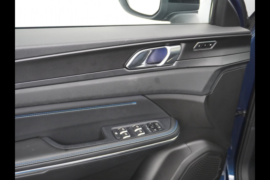 Lynk & Co 01 1.5 PHEV AUT-7 261pk Pano-Schuif-K-dak 20" 360°Camera Apple Carplay Android Auto Adaptive-Cr NaviPdc-a+v Ecc Keyless Led M-BuxPl Elek.Memory.Stoel File assistent Dodehoek detector Elektrisch bedienbare achterklep Rijstrooksensor Wifi Verkeersbord detectie 425Nm koppel 3,7kw laadvermogen A-label Euro 6 Hybride Benzine / Elektrisch rijden tot ca 69km  1800kg trekvermogen