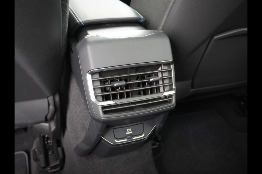 Lynk & Co 01 1.5 PHEV AUT-7 261pk Pano-Schuif-K-dak 20" 360°Camera Apple Carplay Android Auto Adaptive-Cr NaviPdc-a+v Ecc Keyless Led M-BuxPl Elek.Memory.Stoel File assistent Dodehoek detector Elektrisch bedienbare achterklep Rijstrooksensor Wifi Verkeersbord detectie 425Nm koppel 3,7kw laadvermogen A-label Euro 6 Hybride Benzine / Elektrisch rijden tot ca 69km  1800kg trekvermogen