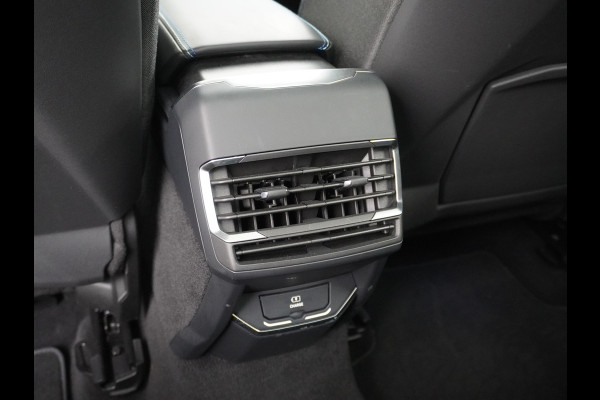 Lynk & Co 01 1.5 PHEV AUT-7 261pk Pano-Schuif-K-dak 20" 360°Camera Apple Carplay Android Auto Adaptive-Cr NaviPdc-a+v Ecc Keyless Led M-BuxPl Elek.Memory.Stoel File assistent Dodehoek detector Elektrisch bedienbare achterklep Rijstrooksensor Wifi Verkeersbord detectie 425Nm koppel 3,7kw laadvermogen A-label Euro 6 Hybride Benzine / Elektrisch rijden tot ca 69km  1800kg trekvermogen