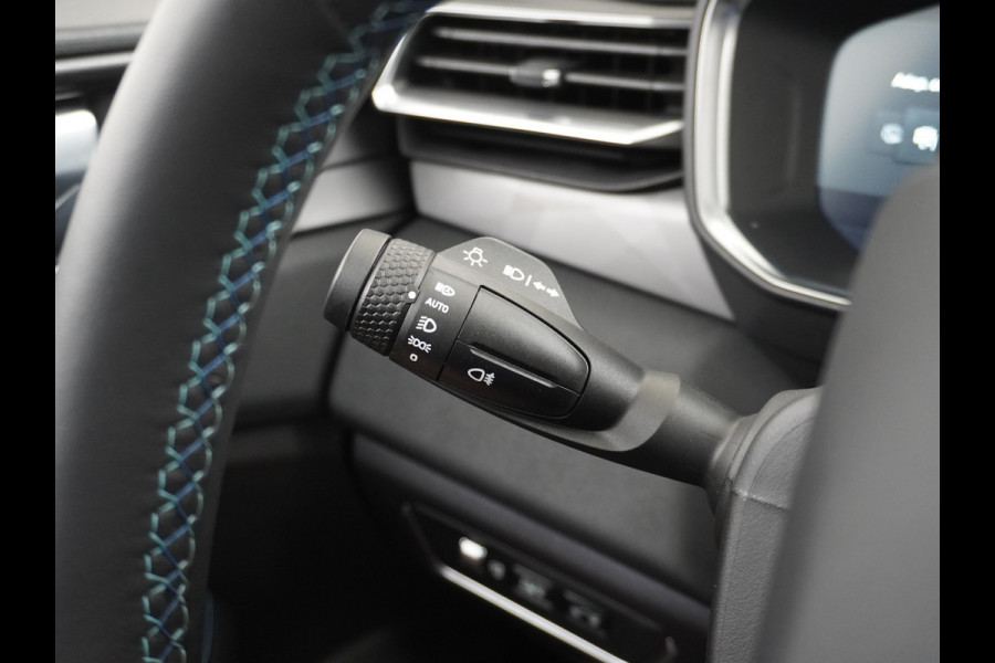Lynk & Co 01 1.5 PHEV AUT-7 261pk Pano-Schuif-K-dak 20" 360°Camera Apple Carplay Android Auto Adaptive-Cr NaviPdc-a+v Ecc Keyless Led M-BuxPl Elek.Memory.Stoel File assistent Dodehoek detector Elektrisch bedienbare achterklep Rijstrooksensor Wifi Verkeersbord detectie 425Nm koppel 3,7kw laadvermogen A-label Euro 6 Hybride Benzine / Elektrisch rijden tot ca 69km  1800kg trekvermogen