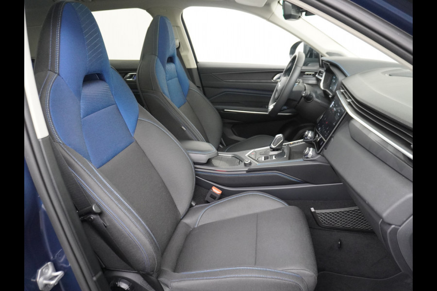 Lynk & Co 01 1.5 PHEV AUT-7 261pk Pano-Schuif-K-dak 20" 360°Camera Apple Carplay Android Auto Adaptive-Cr NaviPdc-a+v Ecc Keyless Led M-BuxPl Elek.Memory.Stoel File assistent Dodehoek detector Elektrisch bedienbare achterklep Rijstrooksensor Wifi Verkeersbord detectie 425Nm koppel 3,7kw laadvermogen A-label Euro 6 Hybride Benzine / Elektrisch rijden tot ca 69km  1800kg trekvermogen
