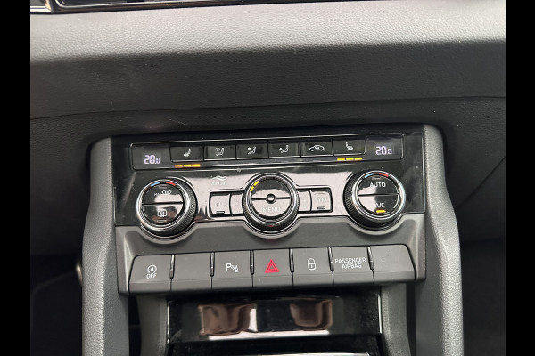 Škoda Karoq 1.5 TSI ACT Business Edition Aut. *PANO | 1/2LEATHER | FULL-LED | NAVI-FULLMAP | KEYLESS | COMFORT-SEATS | CAMERA | DAB+ | ECC | PDC | CRUISE | 18''ALU | TOWBAR*