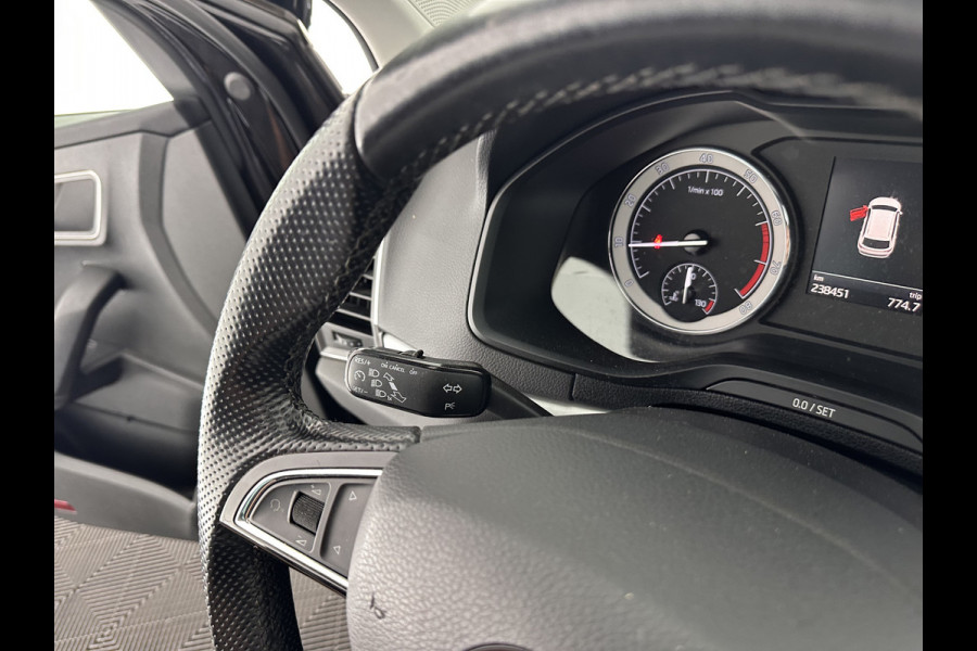 Škoda Karoq 1.5 TSI ACT Business Edition Aut. *PANO | 1/2LEATHER | FULL-LED | NAVI-FULLMAP | KEYLESS | COMFORT-SEATS | CAMERA | DAB+ | ECC | PDC | CRUISE | 18''ALU | TOWBAR*