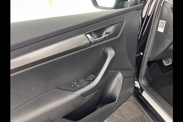 Škoda Karoq 1.5 TSI ACT Business Edition Aut. *PANO | 1/2LEATHER | FULL-LED | NAVI-FULLMAP | KEYLESS | COMFORT-SEATS | CAMERA | DAB+ | ECC | PDC | CRUISE | 18''ALU | TOWBAR*