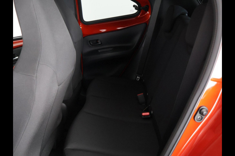Toyota Aygo X 1.0 VVT-i S-CVT Pulse | Stoelverwarming | Adaptief Cruise Control | Achteruitrij Camera |
