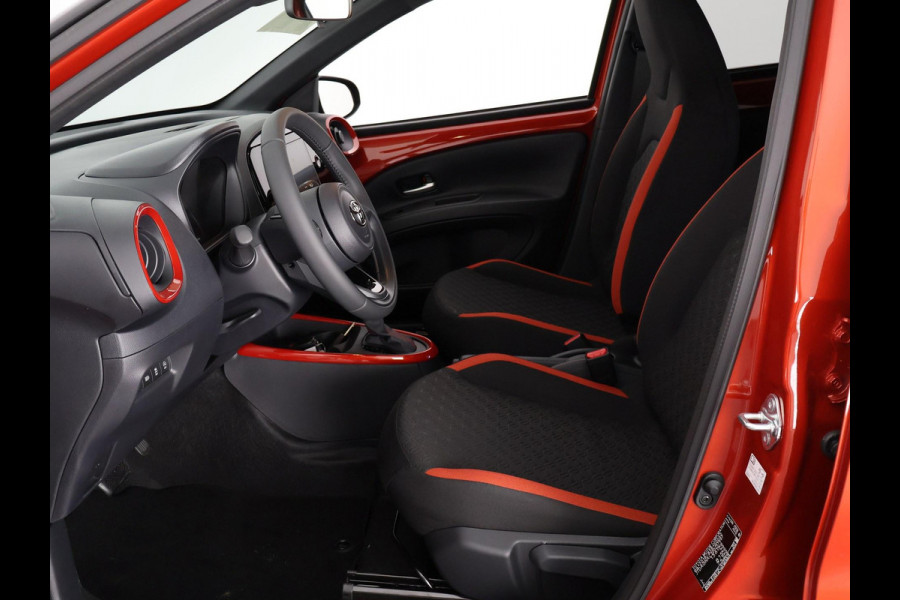 Toyota Aygo X 1.0 VVT-i S-CVT Pulse | Stoelverwarming | Adaptief Cruise Control | Achteruitrij Camera |