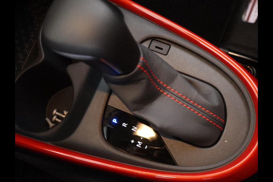 Toyota Aygo X 1.0 VVT-i S-CVT Pulse | Stoelverwarming | Adaptief Cruise Control | Achteruitrij Camera |