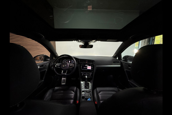 Volkswagen Golf 1.5 TSI Highline Business R LEDER / PANO / LED / CAMERA/ NAVI/ 18INCH / CLIMATE / STOELVERWARMING / BOMVOLLE GOLF!