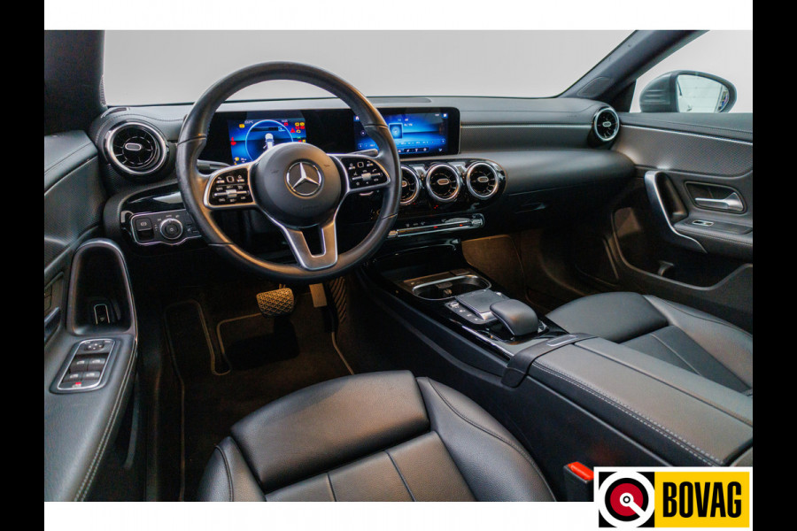 Mercedes-Benz CLA-Klasse 200 COUPE Business 164 PK | Leer | Apple carplay, Android auto | Camera | Led | Zwarte hemel | Climate control, PDC V+A