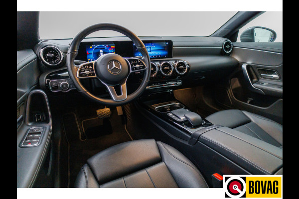 Mercedes-Benz CLA-Klasse 200 COUPE Business 164 PK | Leer | Apple carplay, Android auto | Camera | Led | Zwarte hemel | Climate control, PDC V+A