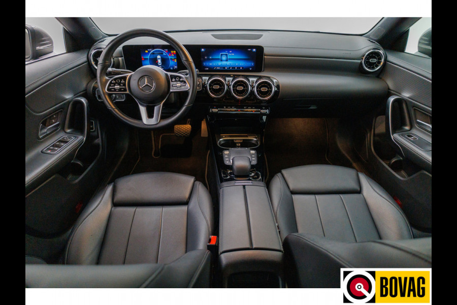 Mercedes-Benz CLA-Klasse 200 COUPE Business 164 PK | Leer | Apple carplay, Android auto | Camera | Led | Zwarte hemel | Climate control, PDC V+A