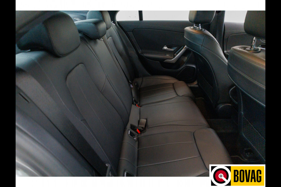 Mercedes-Benz CLA-Klasse 200 COUPE Business 164 PK | Leer | Apple carplay, Android auto | Camera | Led | Zwarte hemel | Climate control, PDC V+A