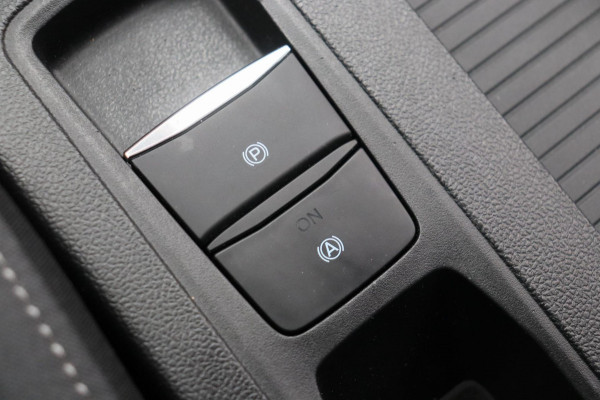 Ford FOCUS Wagon 1.0 EcoBoost Trend Edition Business Winterpack Apple Car Play Android auto Cruise Control Navigatie