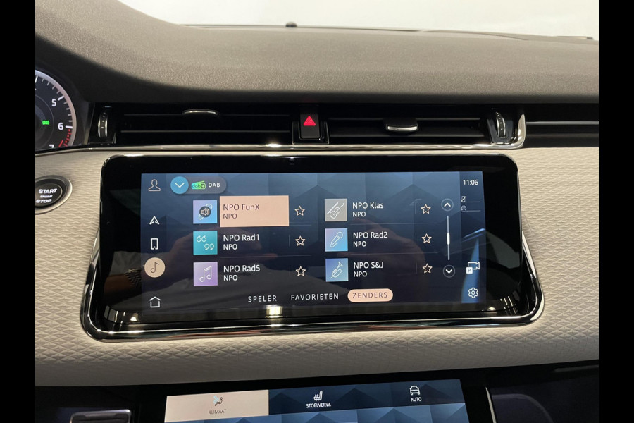 Land Rover Range Rover Evoque 1.5 P300e AWD R-Dynamic S Panoramadak Navigatie Apple Carplay/Android Auto Adaptive Cruise Control Camera Parkeersensoren Stoelverwarming Elektrisch verstelbare stoelen Elektrische achterklep High Beam Assist Climate Control