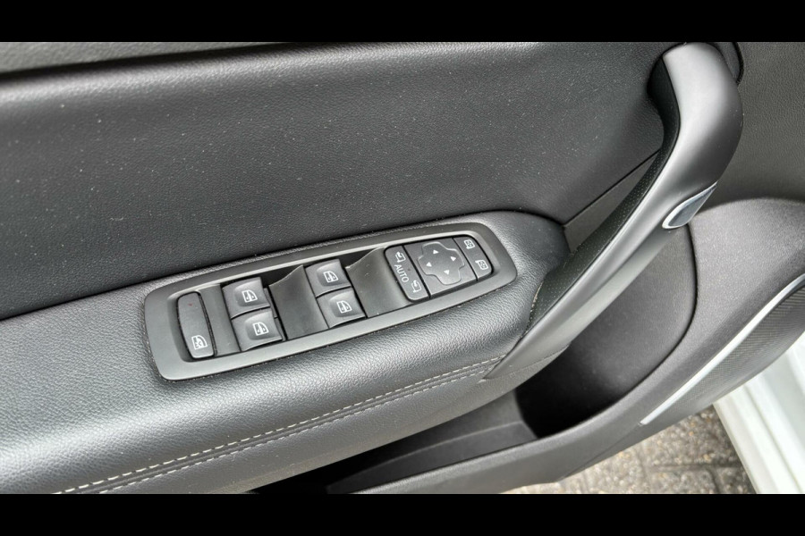 Renault Mégane Estate 1.3 TCe 140 pk Limited Automaat Navi Carplay Android Auto