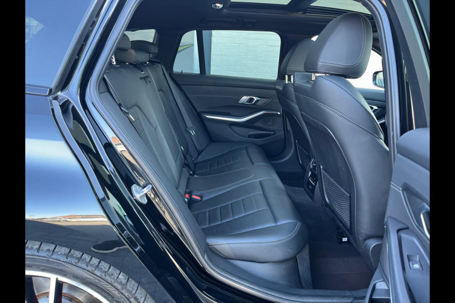 BMW 3 Serie Touring 330i High Executive Edition | M sport Individual | Panorama dak | Cruise Control | Apple carplay | 19 inch | airco separ