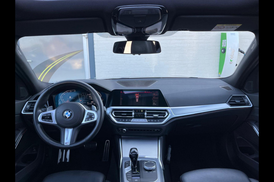 BMW 3 Serie Touring 330i High Executive Edition | M sport Individual | Panorama dak | Cruise Control | Apple carplay | 19 inch | airco separ