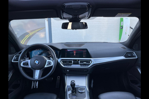 BMW 3 Serie Touring 330i High Executive Edition | M sport Individual | Panorama dak | Cruise Control | Apple carplay | 19 inch | airco separ