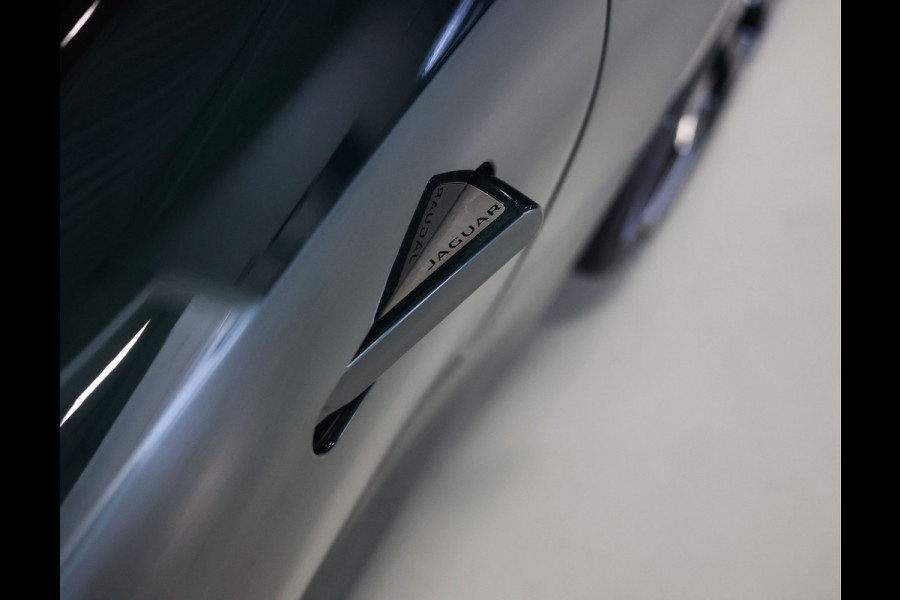 Jaguar F-Type P300 RWD R-Dynamic | British Racing Green - Camera