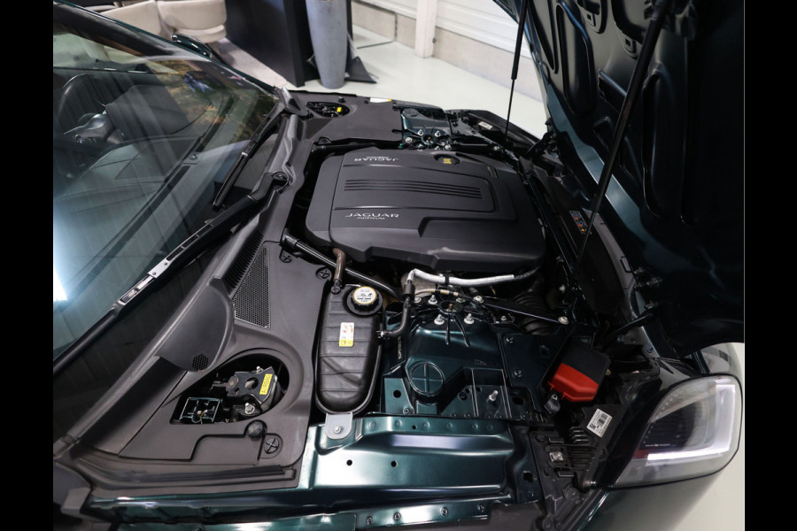Jaguar F-Type P300 RWD R-Dynamic | British Racing Green - Camera