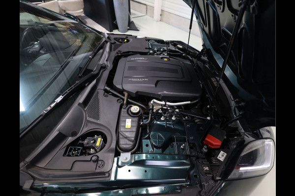 Jaguar F-Type P300 RWD R-Dynamic | British Racing Green - Camera