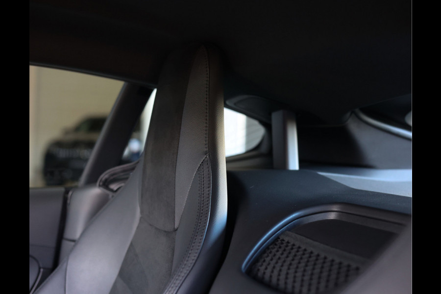 Jaguar F-Type P300 RWD R-Dynamic | British Racing Green - Camera