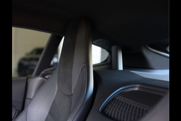 Jaguar F-Type P300 RWD R-Dynamic | British Racing Green - Camera