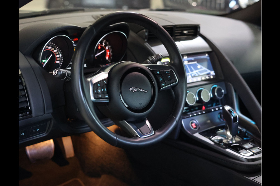 Jaguar F-Type P300 RWD R-Dynamic | British Racing Green - Camera