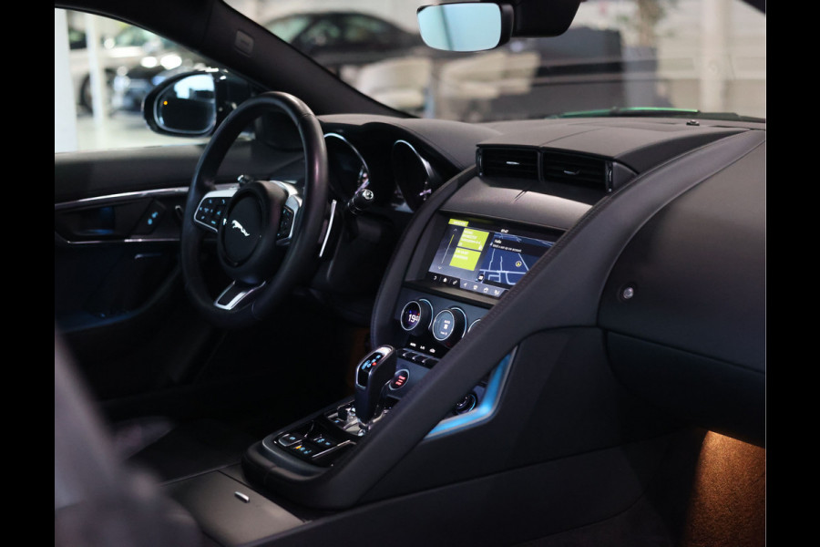Jaguar F-Type P300 RWD R-Dynamic | British Racing Green - Camera