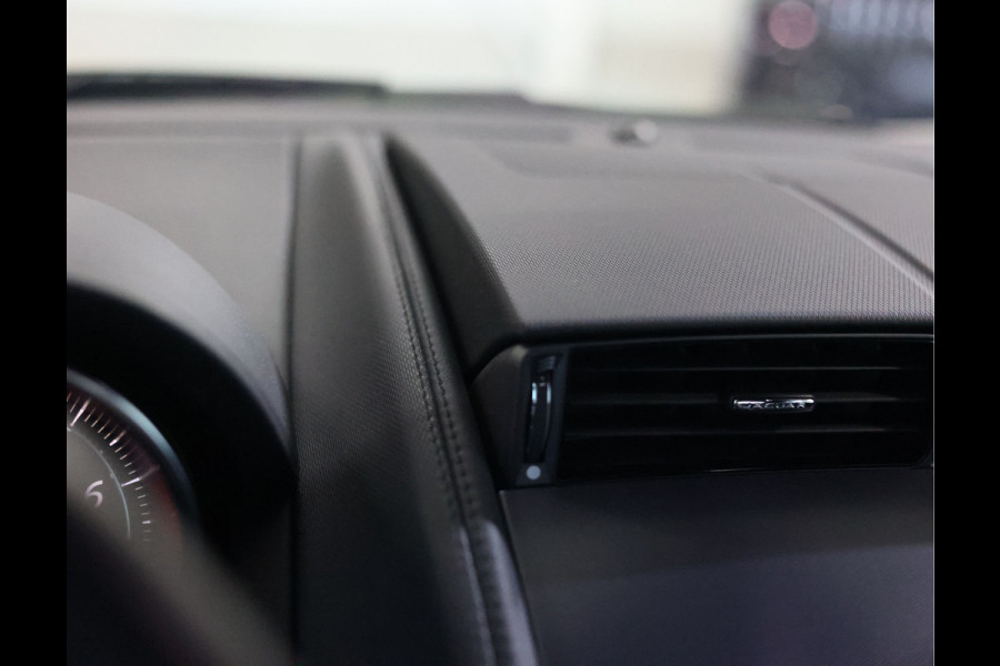 Jaguar F-Type P300 RWD R-Dynamic | British Racing Green - Camera