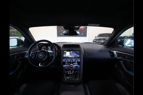 Jaguar F-Type P300 RWD R-Dynamic | British Racing Green - Camera